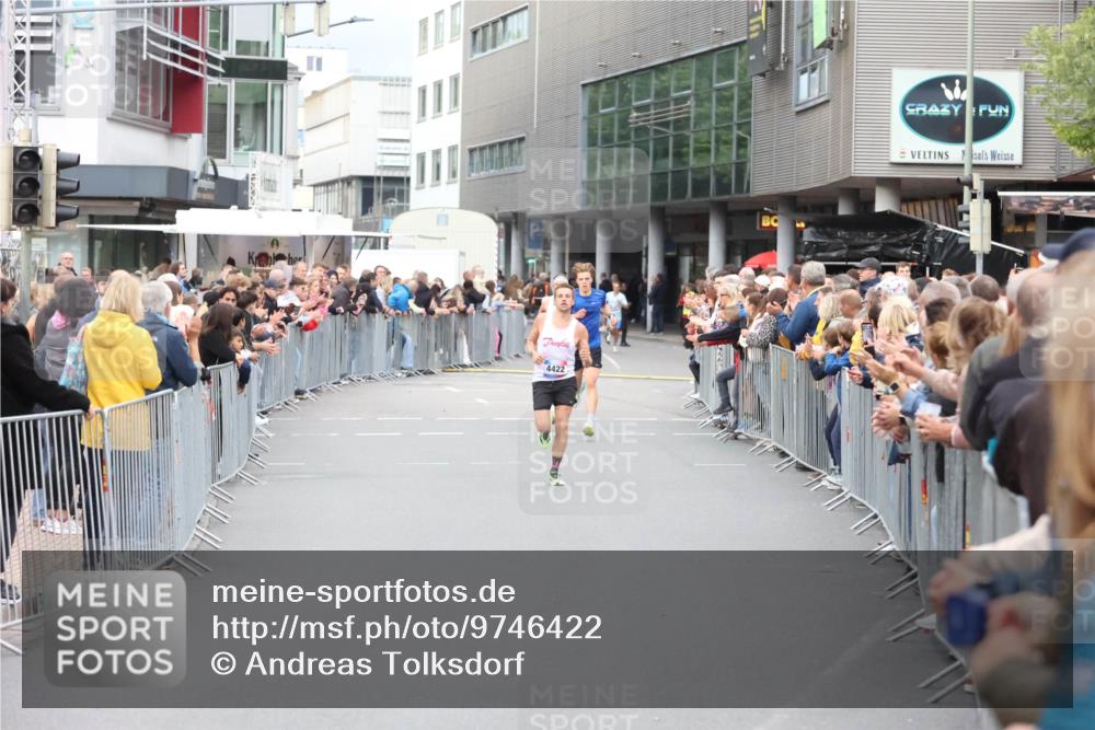 12.06.2026 - Holstenköstenlauf Andreas Tolksdorf http://msf.ph/oto/9746422 12.06.2026 19:39:55 Laufen 4422 meine-sportfotos.de