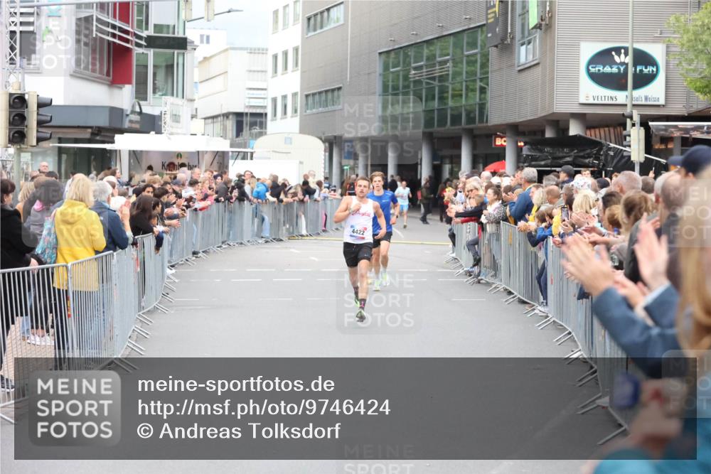 12.06.2026 - Holstenköstenlauf Andreas Tolksdorf http://msf.ph/oto/9746424 12.06.2026 19:39:56 Laufen 4422 meine-sportfotos.de