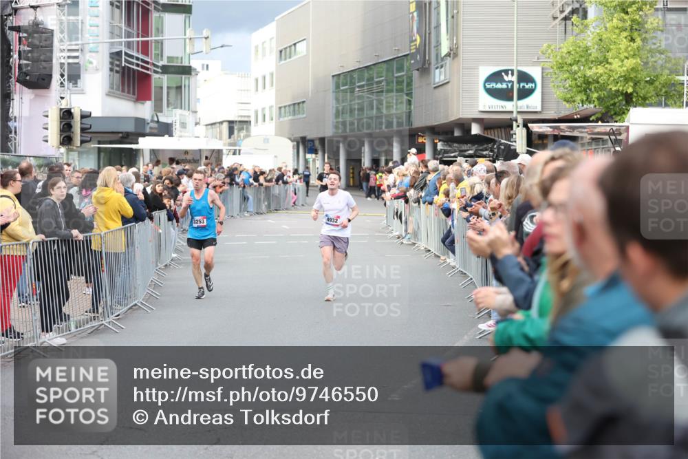 12.06.2026 - Holstenköstenlauf Andreas Tolksdorf http://msf.ph/oto/9746550 12.06.2026 19:43:32 Laufen 3253, 4932 meine-sportfotos.de