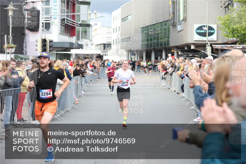 12.06.2026 - Holstenköstenlauf Andreas Tolksdorf http://msf.ph/oto/9746569 12.06.2026 19:44:00 Laufen 3294, 3210 meine-sportfotos.de