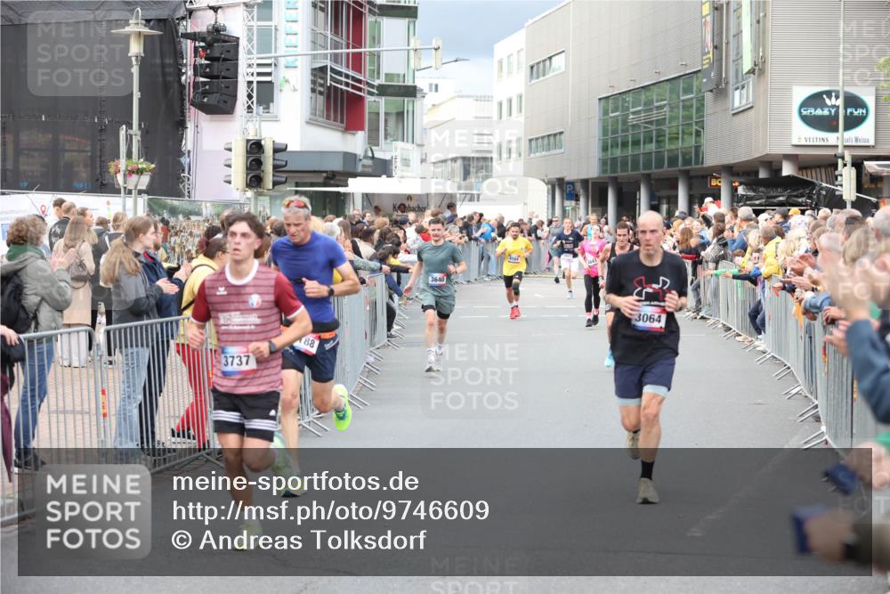 12.06.2026 - Holstenköstenlauf Andreas Tolksdorf http://msf.ph/oto/9746609 12.06.2026 19:44:58 Laufen 3737, 88, 3640, 3064 meine-sportfotos.de