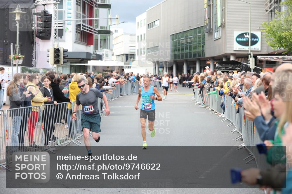 12.06.2026 - Holstenköstenlauf Andreas Tolksdorf http://msf.ph/oto/9746622 12.06.2026 19:45:07 Laufen 3272, 3599 meine-sportfotos.de