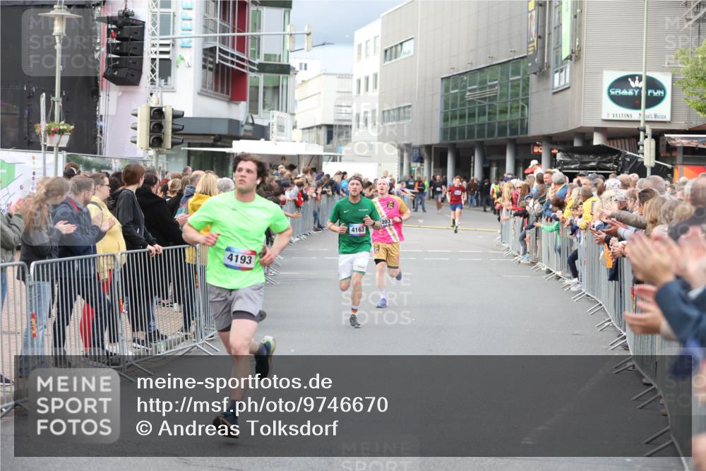 12.06.2026 - Holstenköstenlauf Andreas Tolksdorf http://msf.ph/oto/9746670 12.06.2026 19:46:26 Laufen 4193, 4163, 203 meine-sportfotos.de