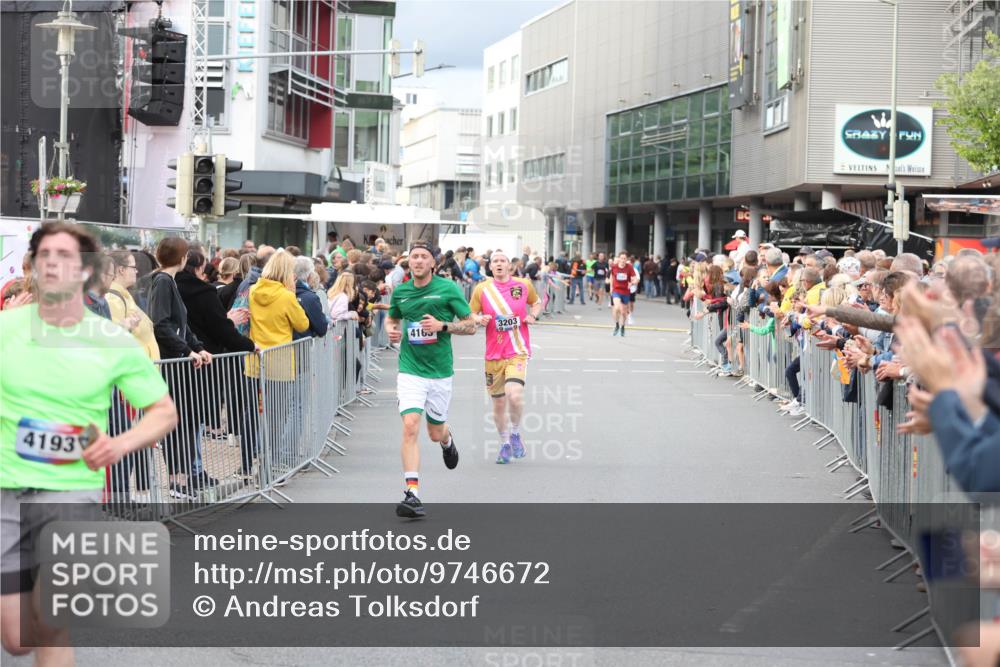 12.06.2026 - Holstenköstenlauf Andreas Tolksdorf http://msf.ph/oto/9746672 12.06.2026 19:46:27 Laufen 4193, 4165, 3203 meine-sportfotos.de