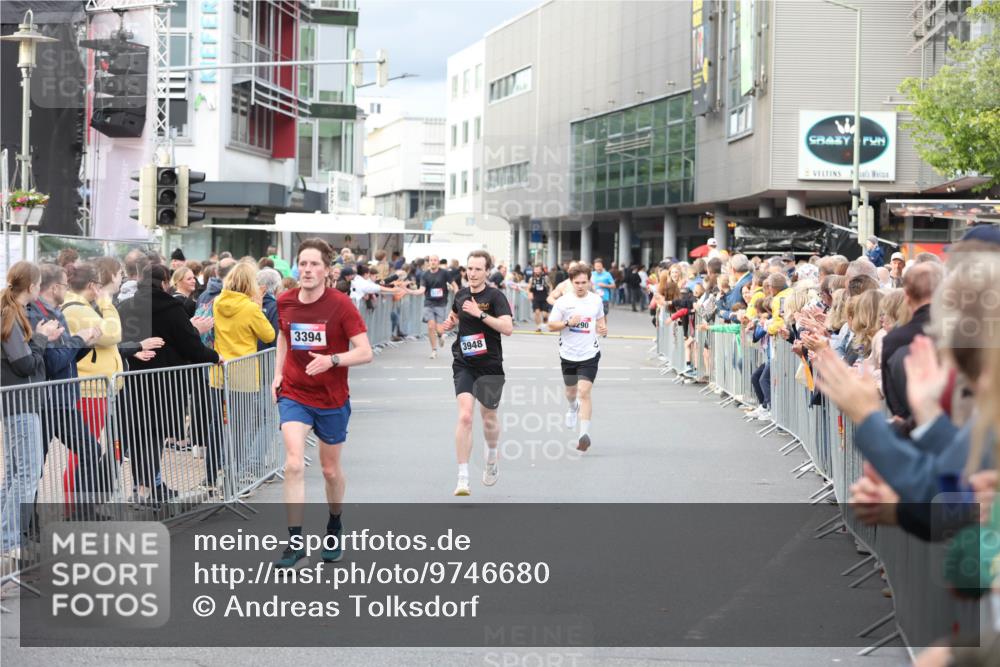 12.06.2026 - Holstenköstenlauf Andreas Tolksdorf http://msf.ph/oto/9746680 12.06.2026 19:46:36 Laufen 3394, 3948, 25290 meine-sportfotos.de