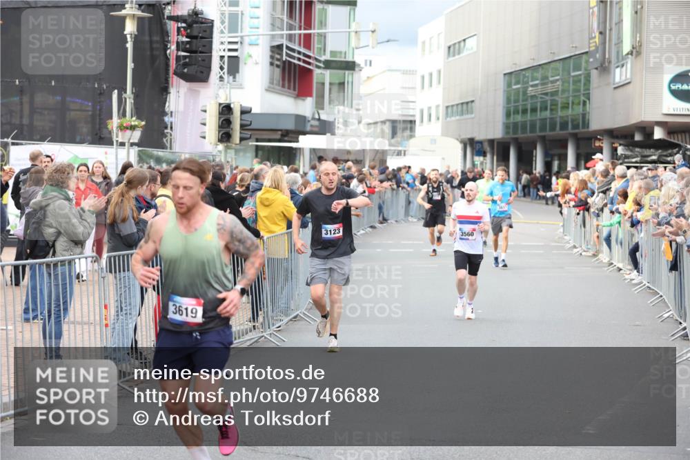 12.06.2026 - Holstenköstenlauf Andreas Tolksdorf http://msf.ph/oto/9746688 12.06.2026 19:46:43 Laufen 3619, 3123, 3560 meine-sportfotos.de
