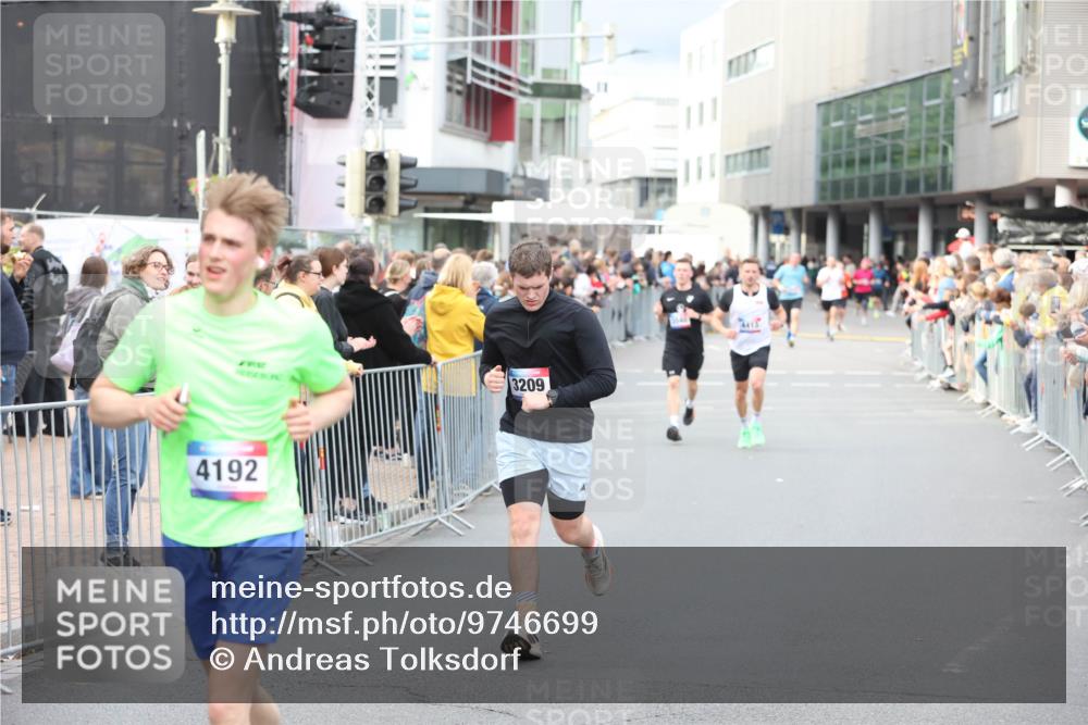 12.06.2026 - Holstenköstenlauf Andreas Tolksdorf http://msf.ph/oto/9746699 12.06.2026 19:46:52 Laufen 4192, 3209, 4415 meine-sportfotos.de