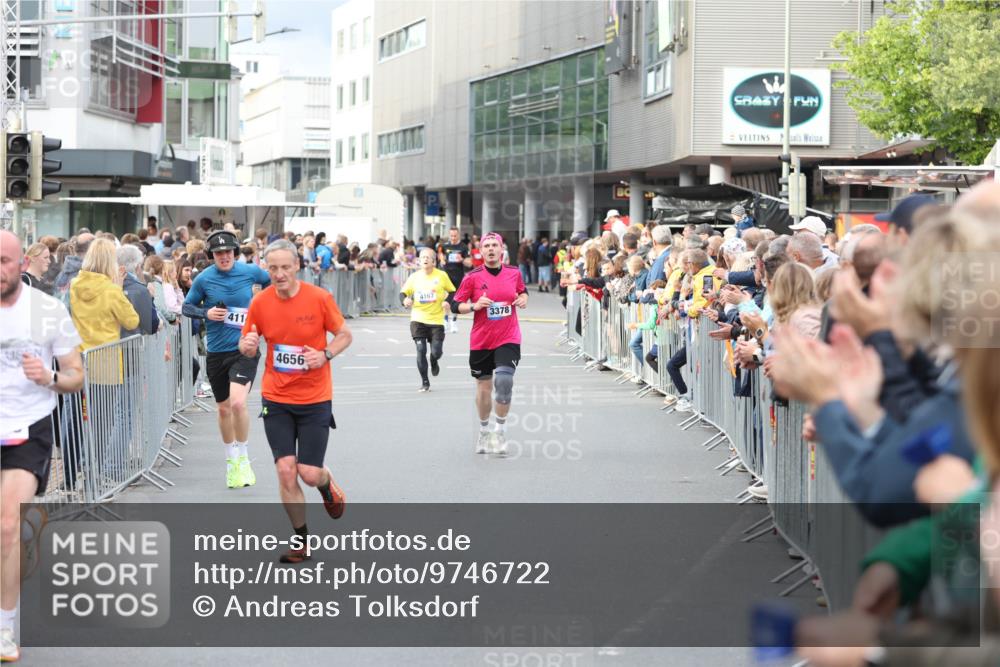12.06.2026 - Holstenköstenlauf Andreas Tolksdorf http://msf.ph/oto/9746722 12.06.2026 19:47:06 Laufen 411, 4656, 4167, 3378 meine-sportfotos.de