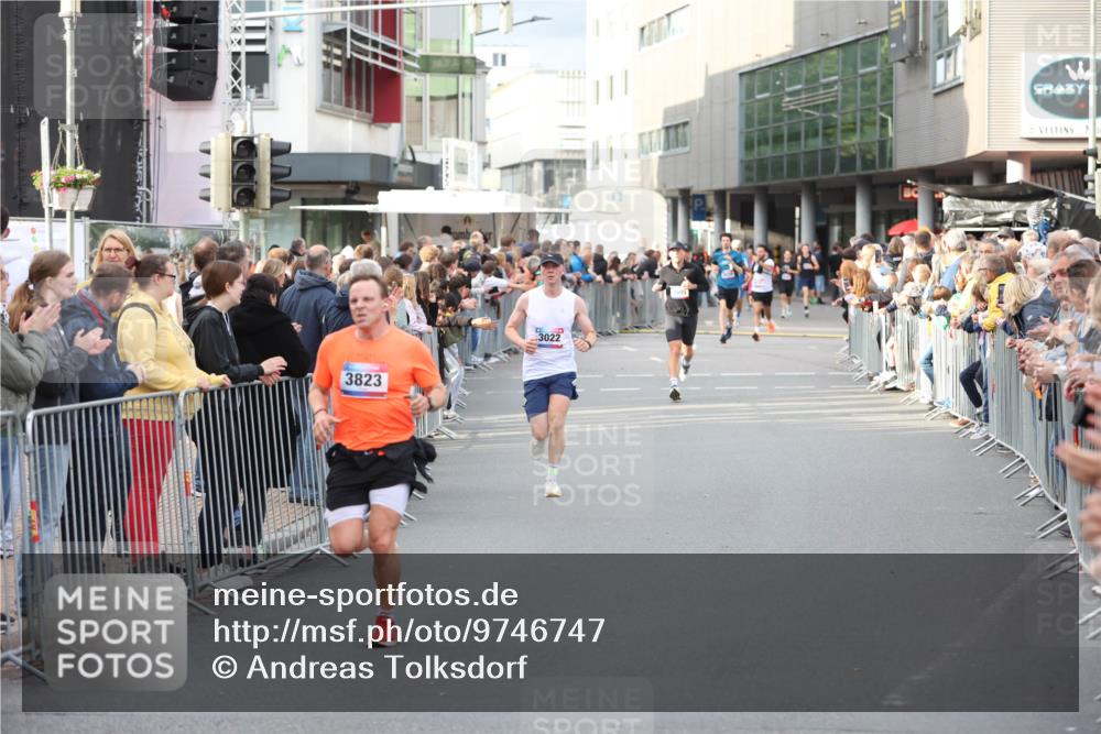 12.06.2026 - Holstenköstenlauf Andreas Tolksdorf http://msf.ph/oto/9746747 12.06.2026 19:47:33 Laufen 3823, 3022 meine-sportfotos.de