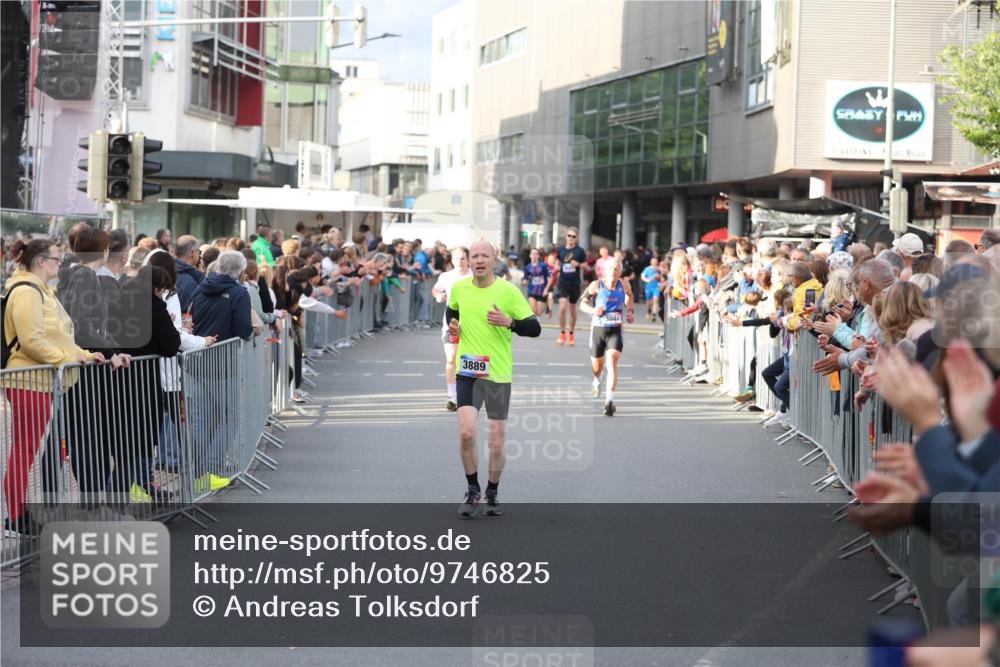 12.06.2026 - Holstenköstenlauf Andreas Tolksdorf http://msf.ph/oto/9746825 12.06.2026 19:48:49 Laufen 3889, 3044 meine-sportfotos.de