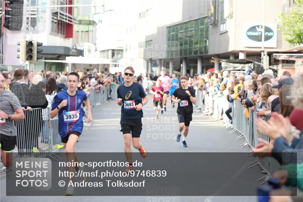 12.06.2026 - Holstenköstenlauf Andreas Tolksdorf http://msf.ph/oto/9746839 12.06.2026 19:48:57 Laufen 3693, 3533, 3935 meine-sportfotos.de