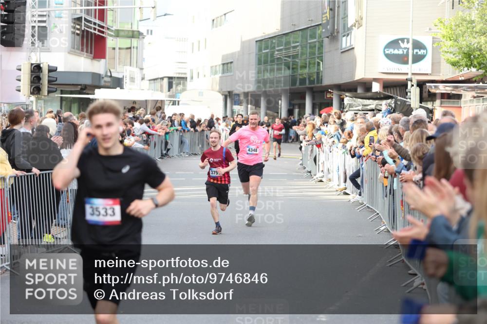 12.06.2026 - Holstenköstenlauf Andreas Tolksdorf http://msf.ph/oto/9746846 12.06.2026 19:49:00 Laufen 3533, 375, 4348 meine-sportfotos.de