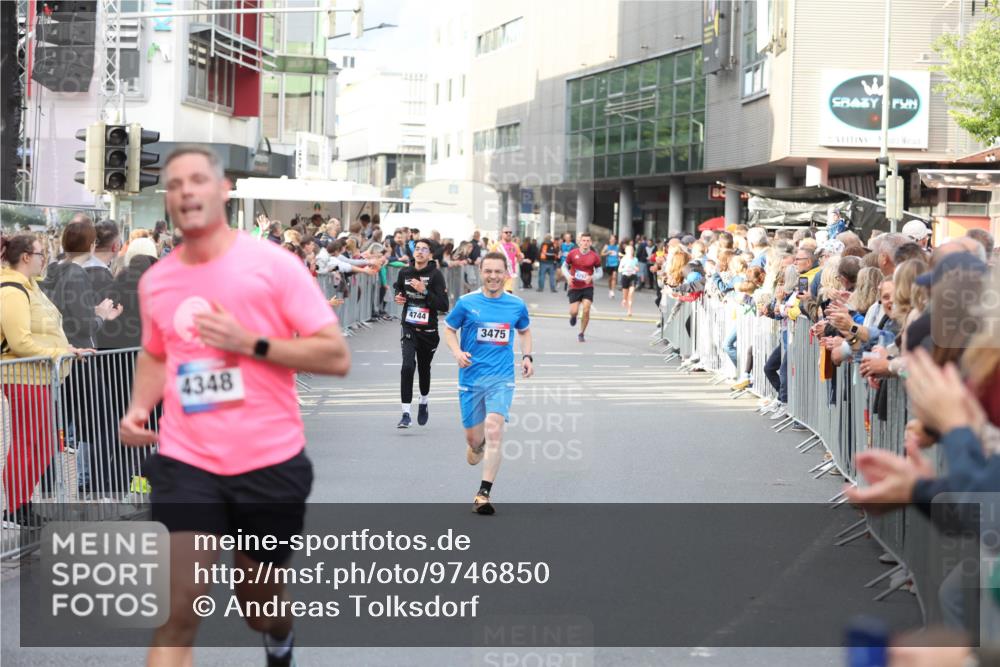 12.06.2026 - Holstenköstenlauf Andreas Tolksdorf http://msf.ph/oto/9746850 12.06.2026 19:49:03 Laufen 4348, 4744, 3475 meine-sportfotos.de