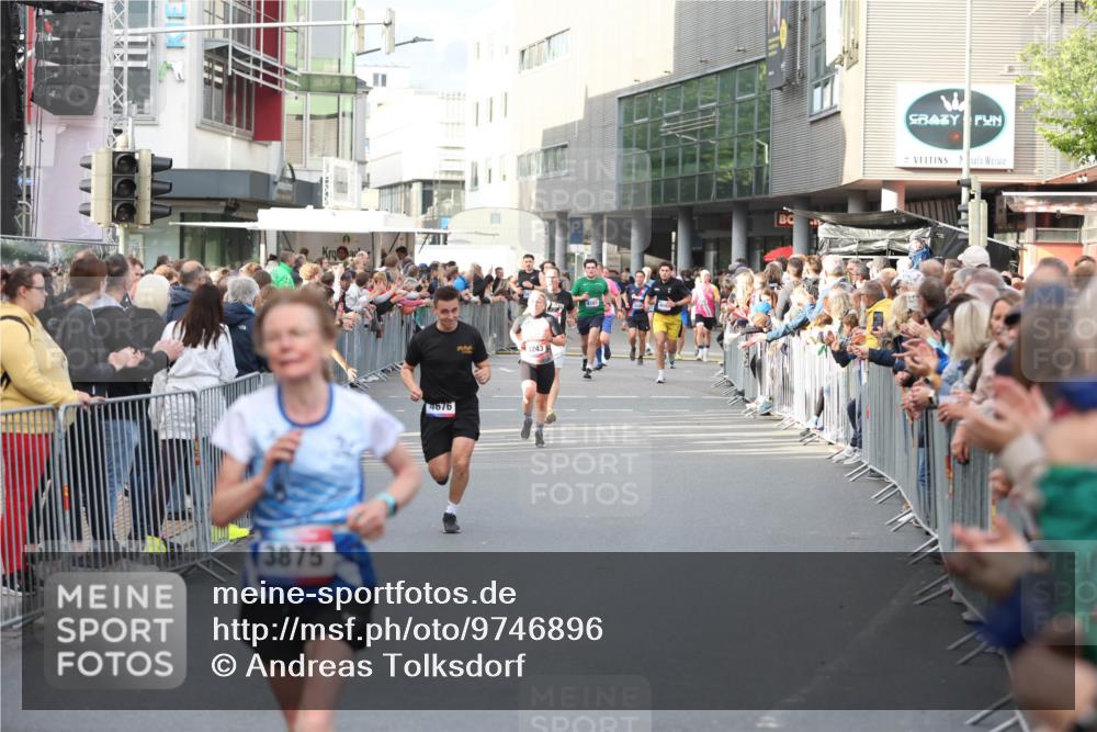 12.06.2026 - Holstenköstenlauf Andreas Tolksdorf http://msf.ph/oto/9746896 12.06.2026 19:49:35 Laufen 13875, 4676, 3243, 4161 meine-sportfotos.de