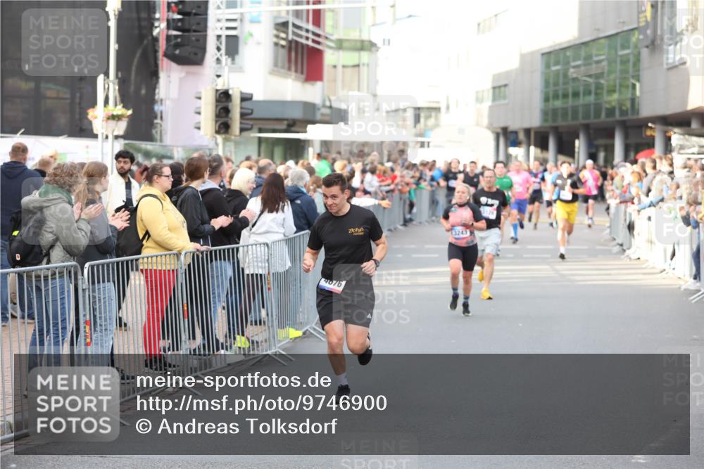 12.06.2026 - Holstenköstenlauf Andreas Tolksdorf http://msf.ph/oto/9746900 12.06.2026 19:49:37 Laufen 4676, 11, 3243 meine-sportfotos.de