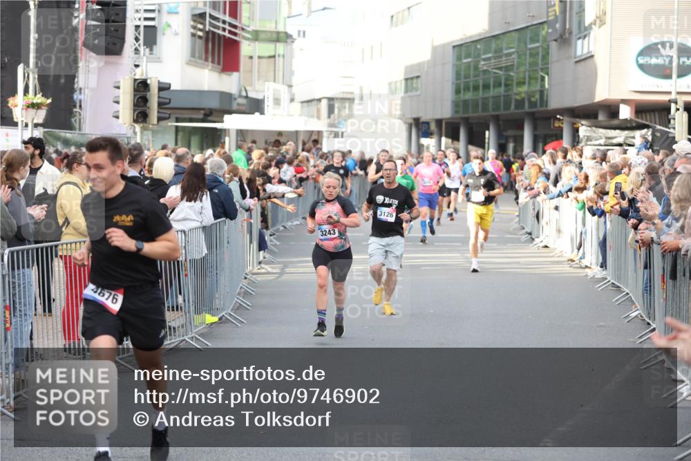 12.06.2026 - Holstenköstenlauf Andreas Tolksdorf http://msf.ph/oto/9746902 12.06.2026 19:49:38 Laufen 4676, 3243, 3126 meine-sportfotos.de