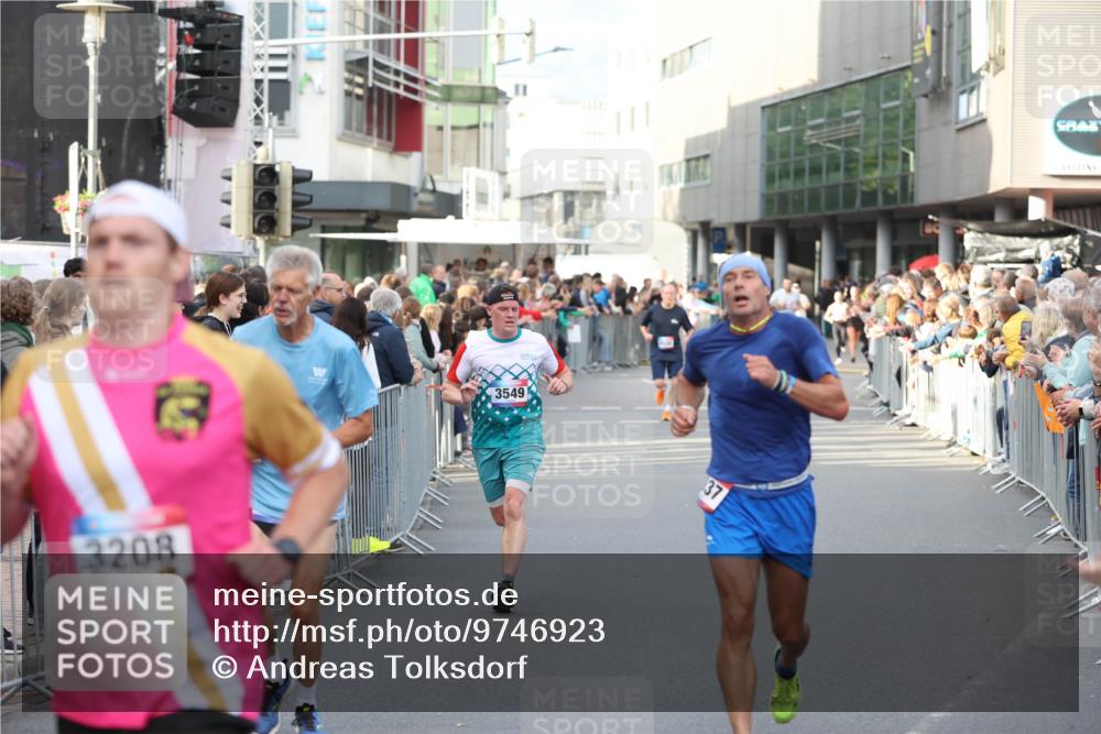 12.06.2026 - Holstenköstenlauf Andreas Tolksdorf http://msf.ph/oto/9746923 12.06.2026 19:49:50 Laufen 3208, 3549, 37 meine-sportfotos.de