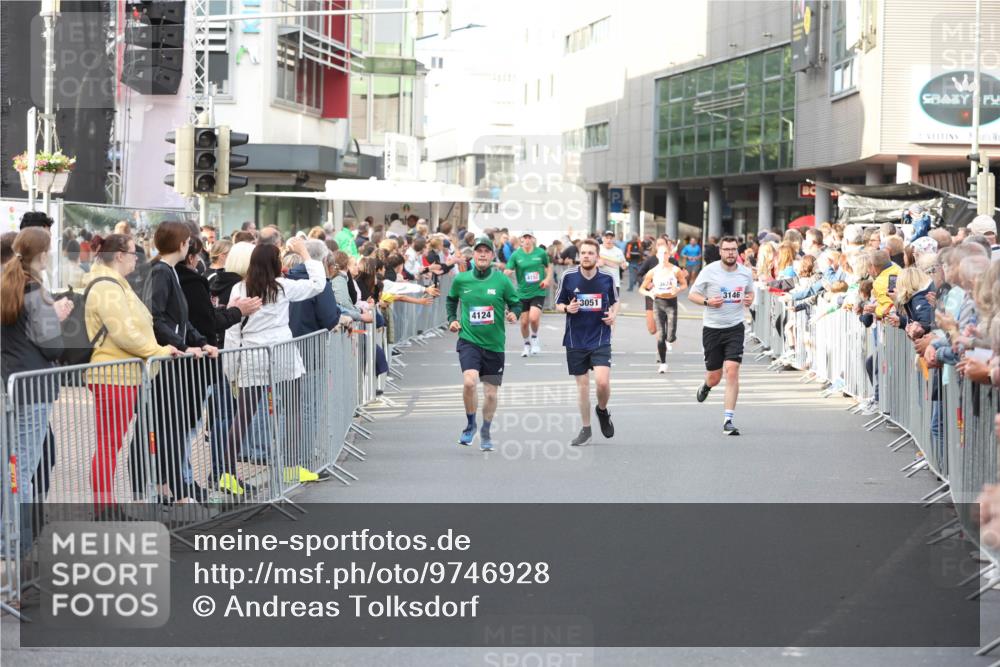 12.06.2026 - Holstenköstenlauf Andreas Tolksdorf http://msf.ph/oto/9746928 12.06.2026 19:49:59 Laufen 4124, 415, 3051, 3146 meine-sportfotos.de
