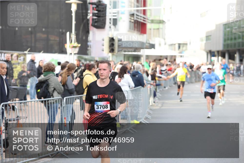 12.06.2026 - Holstenköstenlauf Andreas Tolksdorf http://msf.ph/oto/9746959 12.06.2026 19:50:27 Laufen 43, 3708 meine-sportfotos.de