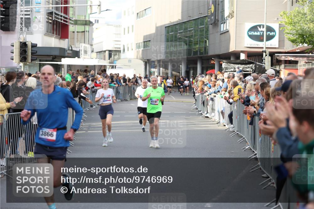 12.06.2026 - Holstenköstenlauf Andreas Tolksdorf http://msf.ph/oto/9746969 12.06.2026 19:50:35 Laufen 3866, 3101, 4191 meine-sportfotos.de