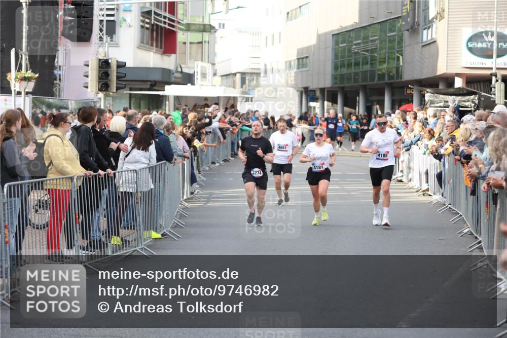 12.06.2026 - Holstenköstenlauf Andreas Tolksdorf http://msf.ph/oto/9746982 12.06.2026 19:50:50 Laufen 3274, 4661, 4185, 4181 meine-sportfotos.de
