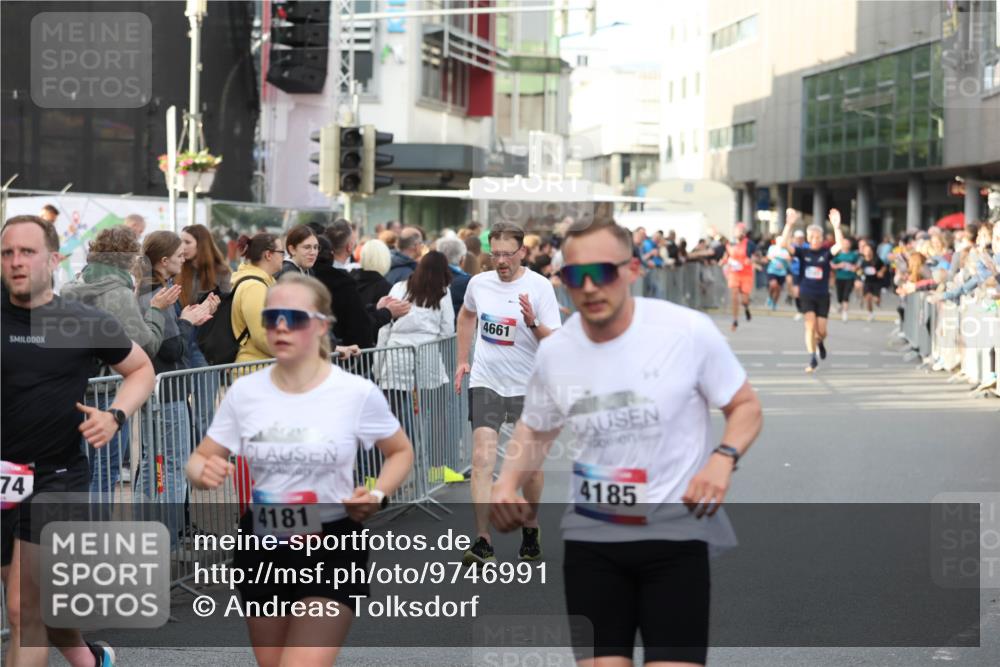 12.06.2026 - Holstenköstenlauf Andreas Tolksdorf http://msf.ph/oto/9746991 12.06.2026 19:50:54 Laufen 74, 4181, 4661, 4185 meine-sportfotos.de