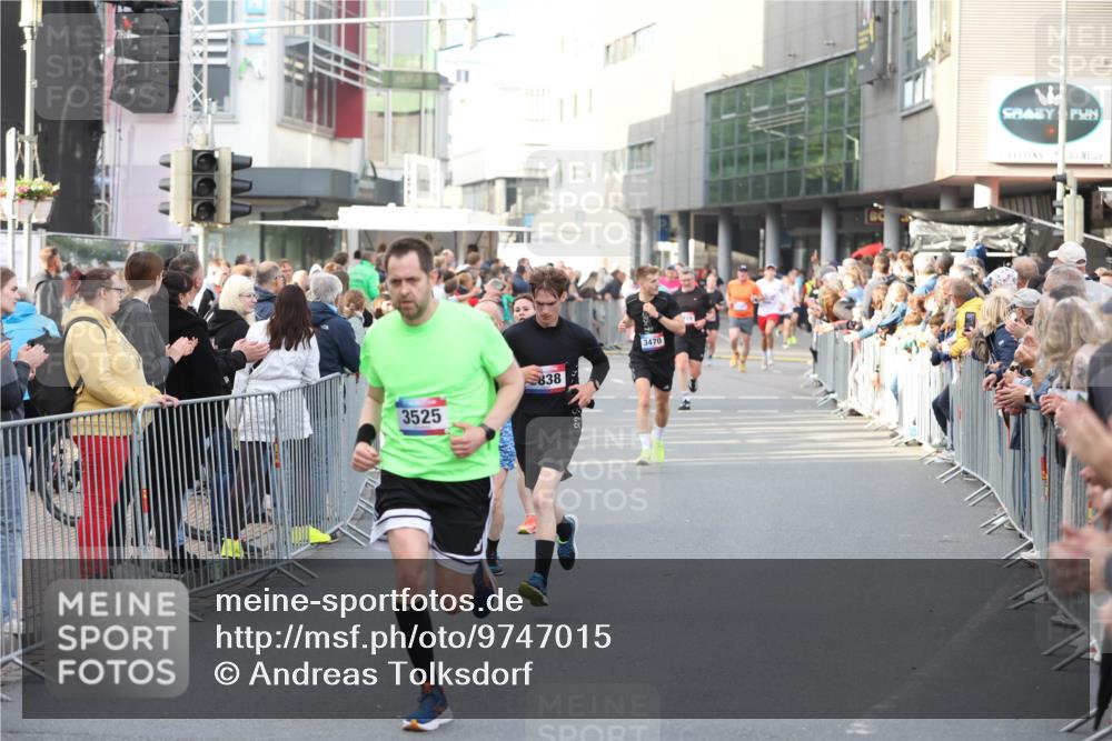 12.06.2026 - Holstenköstenlauf Andreas Tolksdorf http://msf.ph/oto/9747015 12.06.2026 19:51:15 Laufen 3525, 838, 3470 meine-sportfotos.de