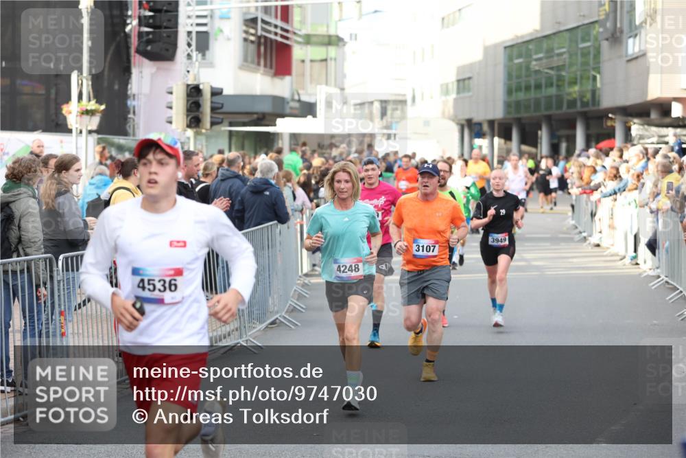 12.06.2026 - Holstenköstenlauf Andreas Tolksdorf http://msf.ph/oto/9747030 12.06.2026 19:51:25 Laufen 29, 3949, 3107, 4248, 4536 meine-sportfotos.de