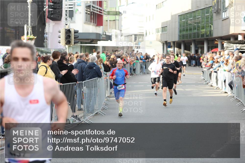 12.06.2026 - Holstenköstenlauf Andreas Tolksdorf http://msf.ph/oto/9747052 12.06.2026 19:51:35 Laufen 60, 4437, 3524, 3112 meine-sportfotos.de