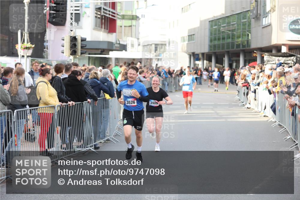 12.06.2026 - Holstenköstenlauf Andreas Tolksdorf http://msf.ph/oto/9747098 12.06.2026 19:52:12 Laufen 3526, 3909 meine-sportfotos.de