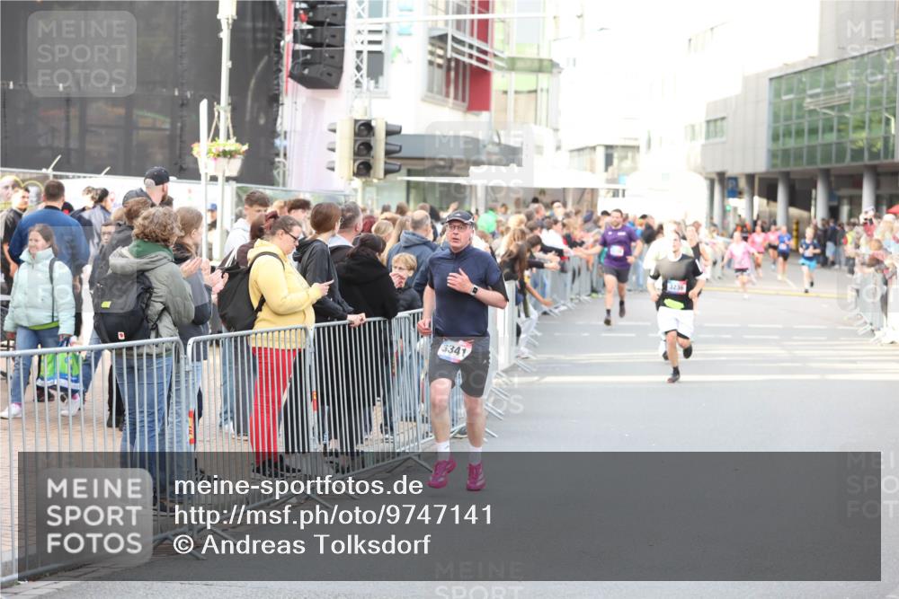 12.06.2026 - Holstenköstenlauf Andreas Tolksdorf http://msf.ph/oto/9747141 12.06.2026 19:52:52 Laufen 3341, 3236 meine-sportfotos.de
