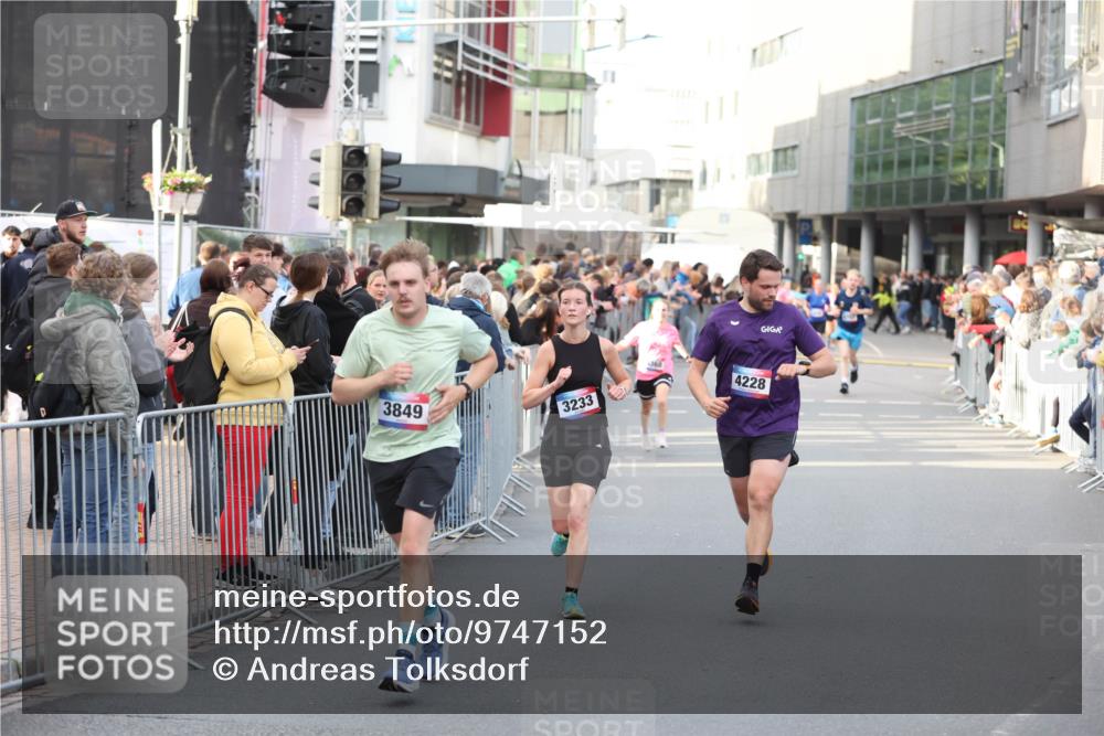 12.06.2026 - Holstenköstenlauf Andreas Tolksdorf http://msf.ph/oto/9747152 12.06.2026 19:52:58 Laufen 3849, 3233, 4228 meine-sportfotos.de