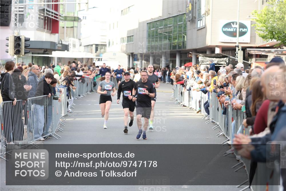 12.06.2026 - Holstenköstenlauf Andreas Tolksdorf http://msf.ph/oto/9747178 12.06.2026 19:53:24 Laufen 3021, 3456, 3014 meine-sportfotos.de