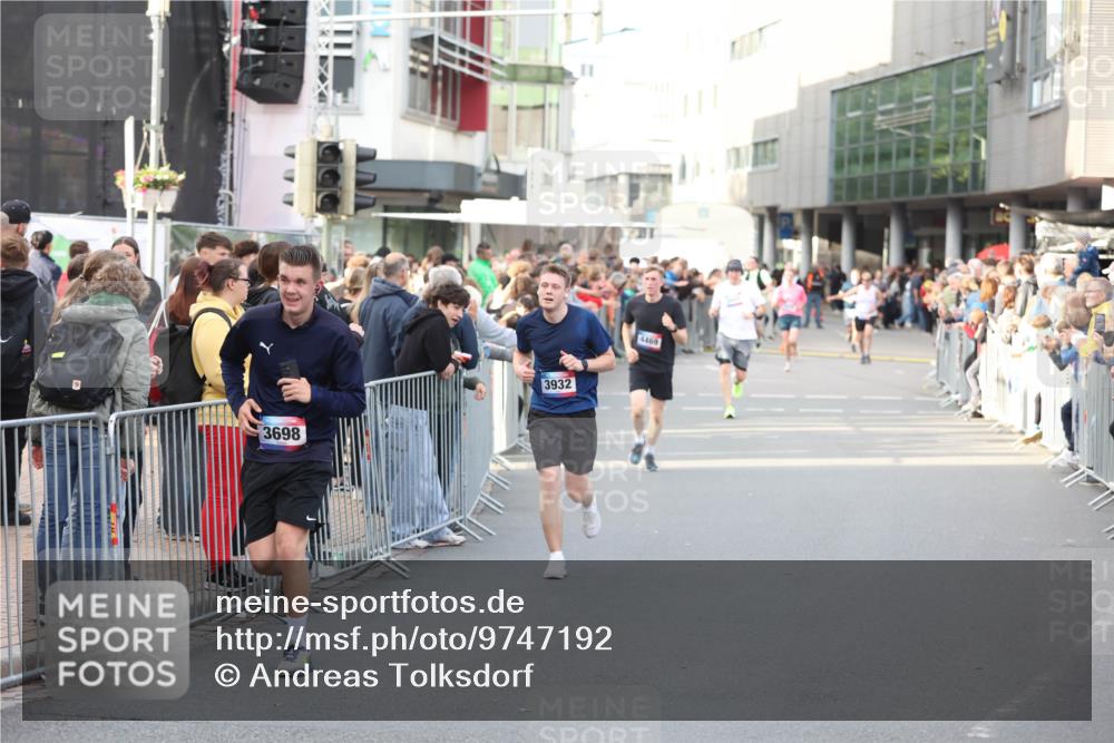 12.06.2026 - Holstenköstenlauf Andreas Tolksdorf http://msf.ph/oto/9747192 12.06.2026 19:53:34 Laufen 3698, 3932, 4469 meine-sportfotos.de