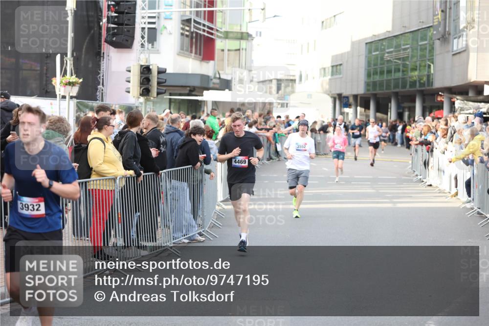 12.06.2026 - Holstenköstenlauf Andreas Tolksdorf http://msf.ph/oto/9747195 12.06.2026 19:53:37 Laufen 3932, 4469, 3552 meine-sportfotos.de
