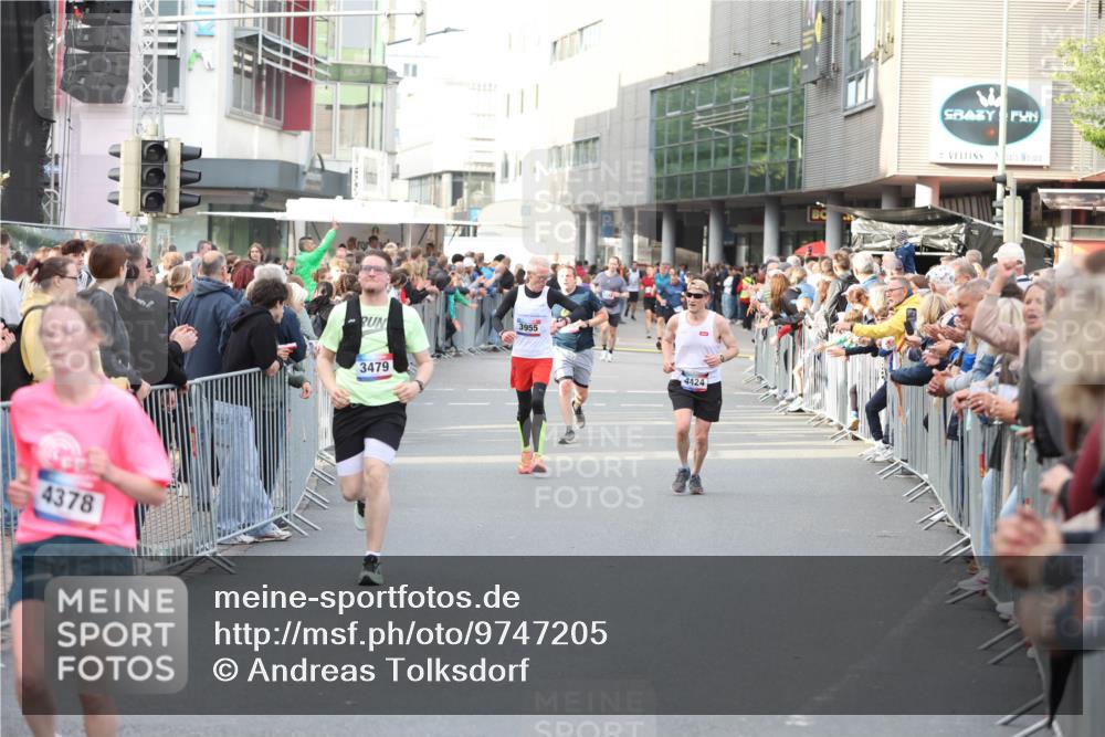 12.06.2026 - Holstenköstenlauf Andreas Tolksdorf http://msf.ph/oto/9747205 12.06.2026 19:53:45 Laufen 4378, 3955, 3479, 4424 meine-sportfotos.de