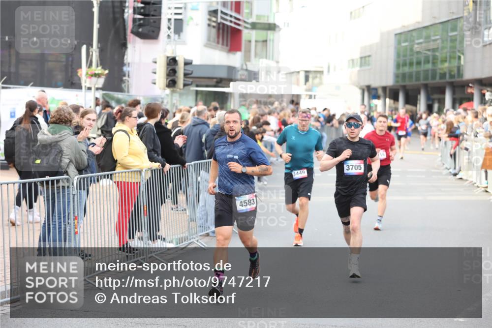 12.06.2026 - Holstenköstenlauf Andreas Tolksdorf http://msf.ph/oto/9747217 12.06.2026 19:53:58 Laufen 4583, 11, 3449, 3705 meine-sportfotos.de