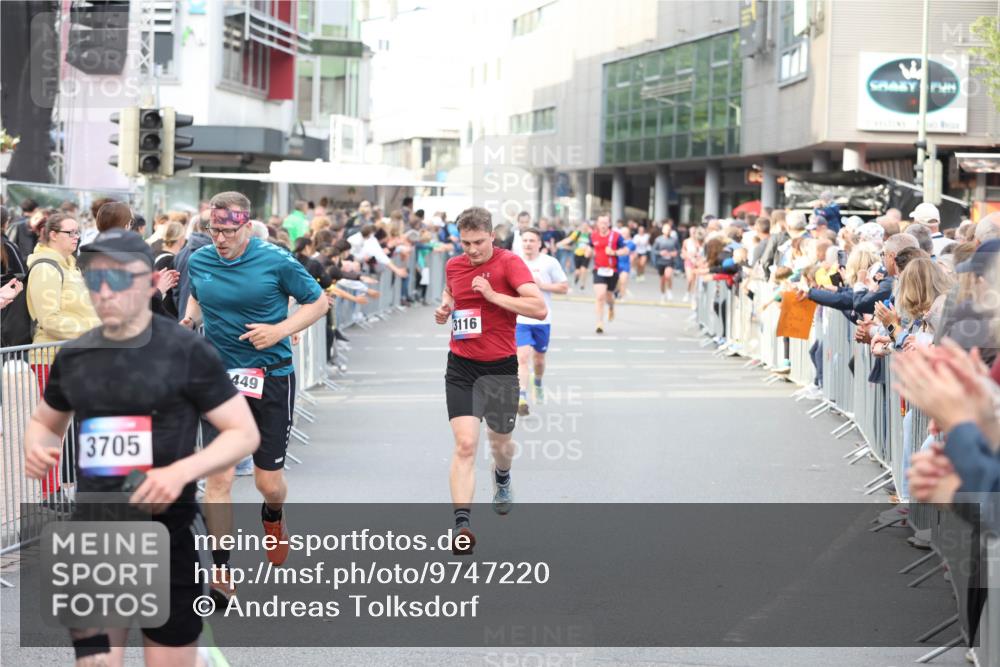 12.06.2026 - Holstenköstenlauf Andreas Tolksdorf http://msf.ph/oto/9747220 12.06.2026 19:54:00 Laufen 3705, 449, 3116 meine-sportfotos.de