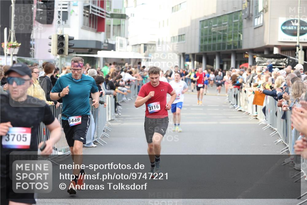 12.06.2026 - Holstenköstenlauf Andreas Tolksdorf http://msf.ph/oto/9747221 12.06.2026 19:54:01 Laufen 3705, 3449, 3116 meine-sportfotos.de