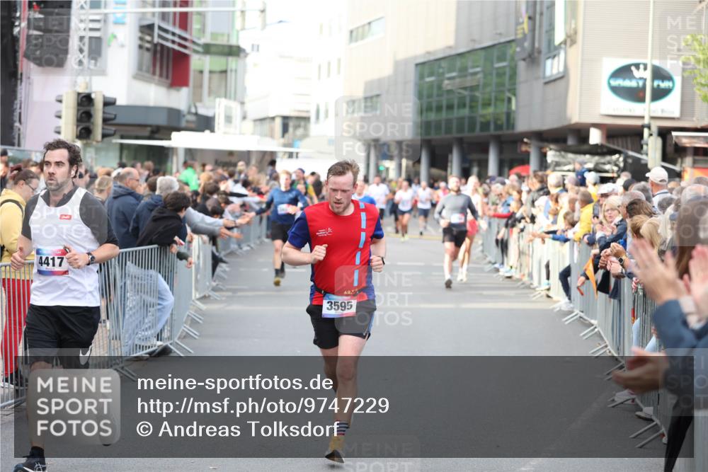 12.06.2026 - Holstenköstenlauf Andreas Tolksdorf http://msf.ph/oto/9747229 12.06.2026 19:54:09 Laufen 4417, 11, 42, 3595 meine-sportfotos.de