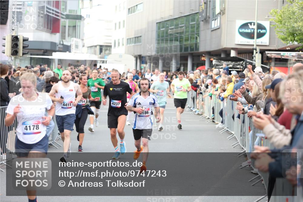 12.06.2026 - Holstenköstenlauf Andreas Tolksdorf http://msf.ph/oto/9747243 12.06.2026 19:54:22 Laufen 4178, 4411, 4754, 4157, 4237, 186, 3095, 3455 meine-sportfotos.de