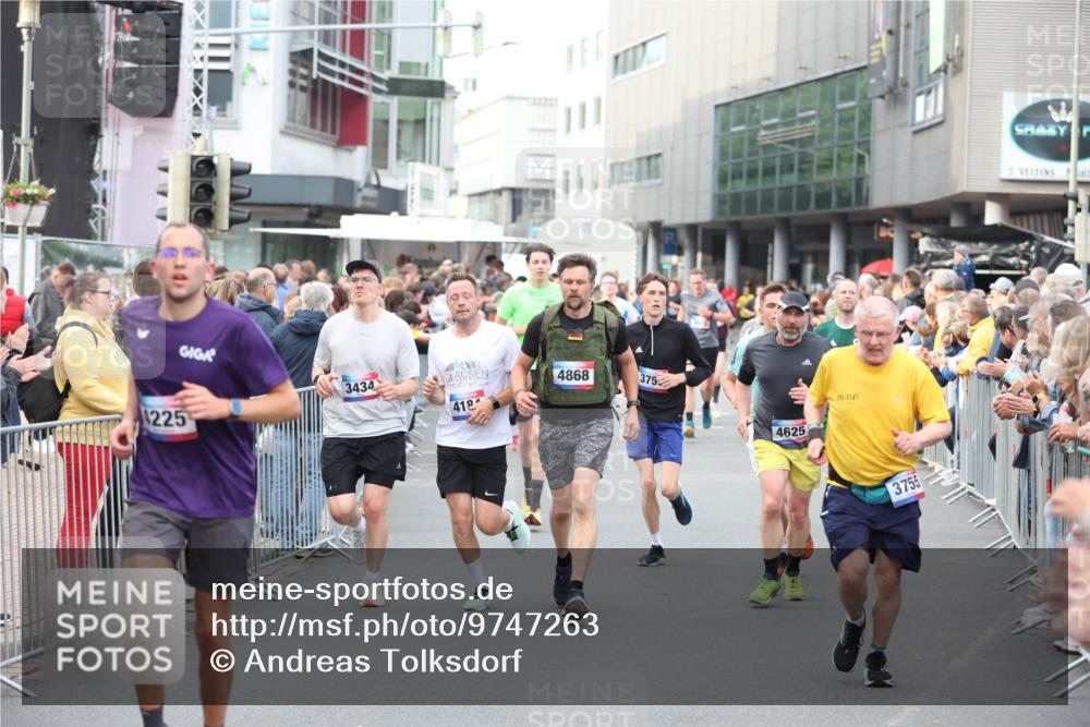 12.06.2026 - Holstenköstenlauf Andreas Tolksdorf http://msf.ph/oto/9747263 12.06.2026 19:54:39 Laufen 3434, 418, 4868, 375, 4225, 4625, 3755 meine-sportfotos.de