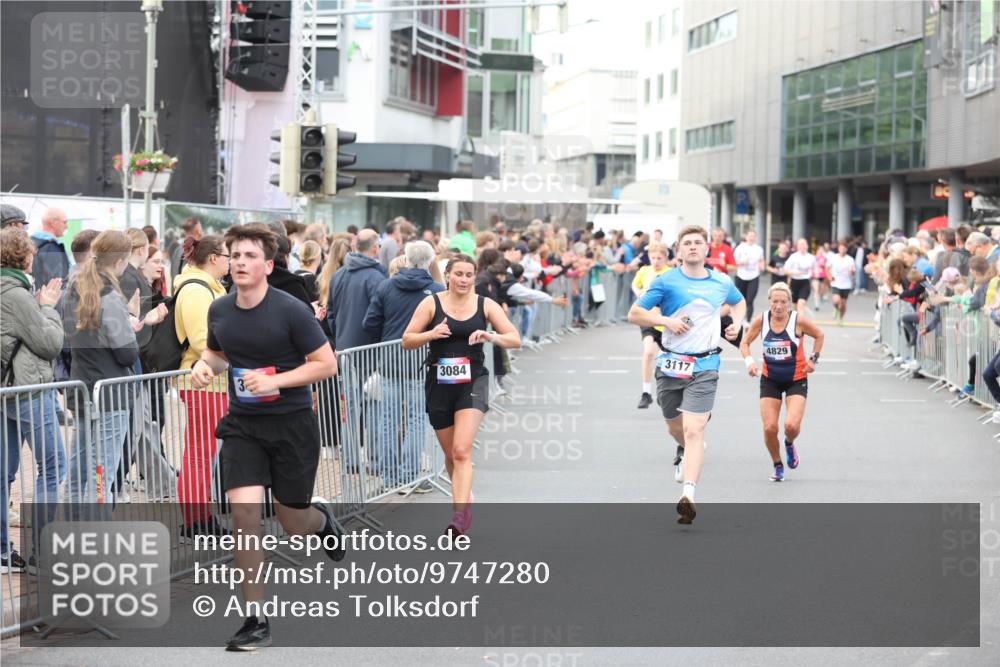 12.06.2026 - Holstenköstenlauf Andreas Tolksdorf http://msf.ph/oto/9747280 12.06.2026 19:54:54 Laufen 3084, 3117, 4829 meine-sportfotos.de