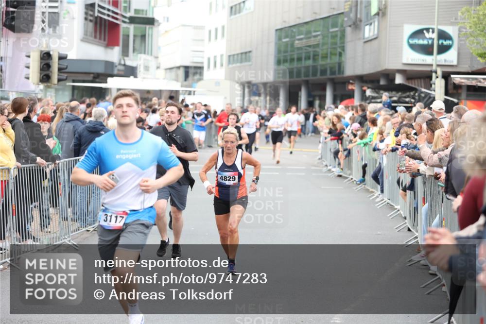 12.06.2026 - Holstenköstenlauf Andreas Tolksdorf http://msf.ph/oto/9747283 12.06.2026 19:54:56 Laufen 3117, 4829 meine-sportfotos.de