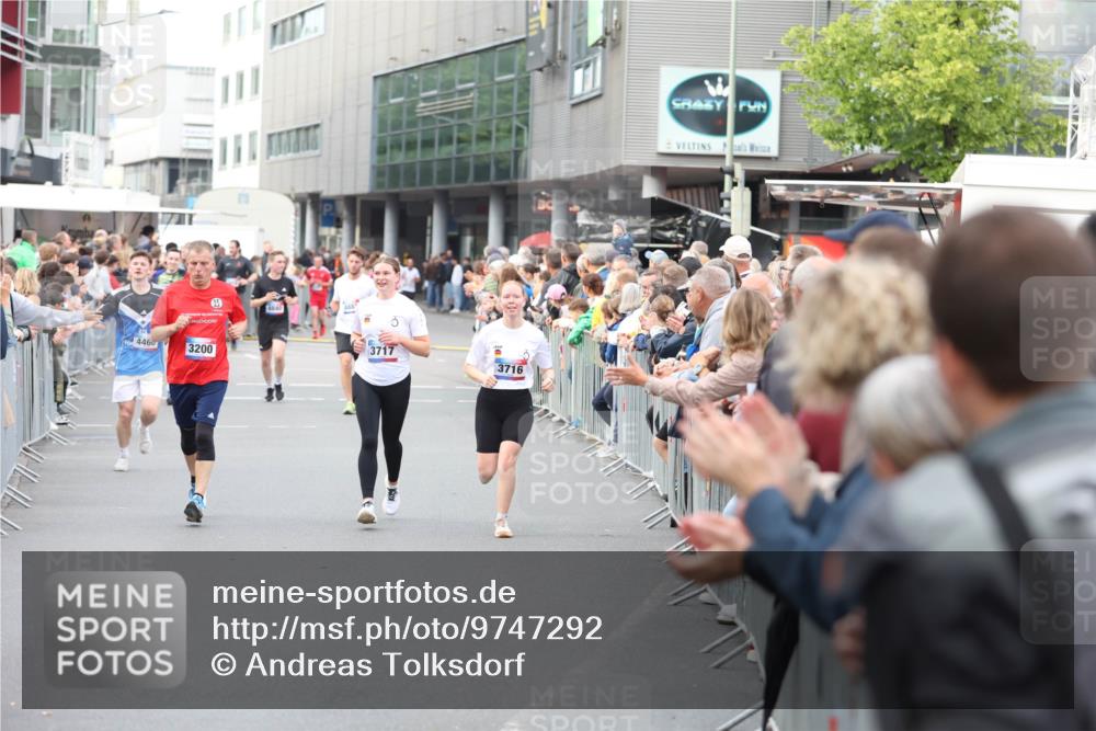 12.06.2026 - Holstenköstenlauf Andreas Tolksdorf http://msf.ph/oto/9747292 12.06.2026 19:55:02 Laufen 4460, 3200, 3717, 3716 meine-sportfotos.de