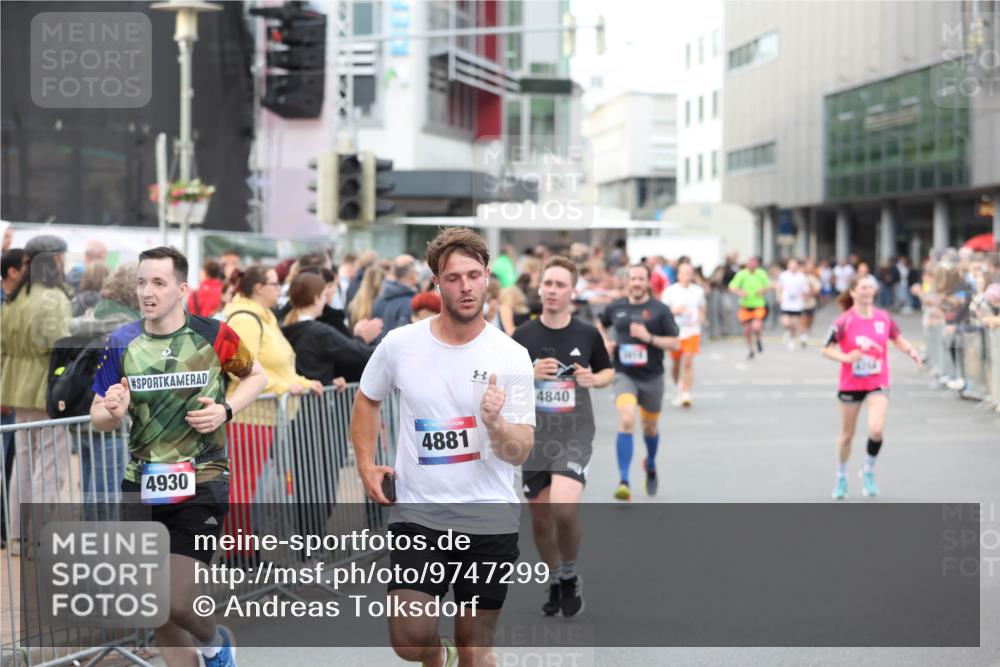 12.06.2026 - Holstenköstenlauf Andreas Tolksdorf http://msf.ph/oto/9747299 12.06.2026 19:55:09 Laufen 4881, 4930, 4840 meine-sportfotos.de