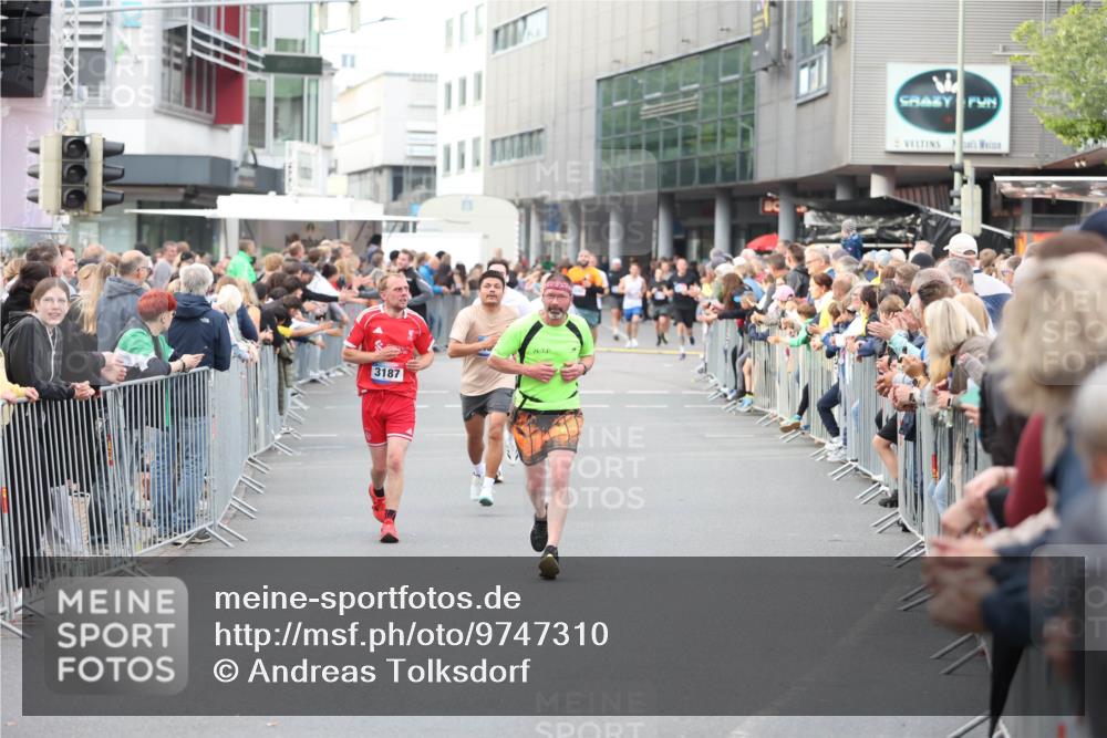 12.06.2026 - Holstenköstenlauf Andreas Tolksdorf http://msf.ph/oto/9747310 12.06.2026 19:55:18 Laufen 3187 meine-sportfotos.de