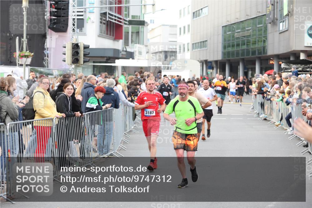 12.06.2026 - Holstenköstenlauf Andreas Tolksdorf http://msf.ph/oto/9747312 12.06.2026 19:55:19 Laufen 3187 meine-sportfotos.de