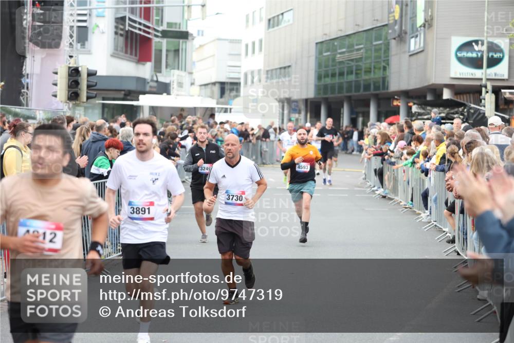 12.06.2026 - Holstenköstenlauf Andreas Tolksdorf http://msf.ph/oto/9747319 12.06.2026 19:55:23 Laufen 1912, 3249, 3891, 3730, 4593 meine-sportfotos.de