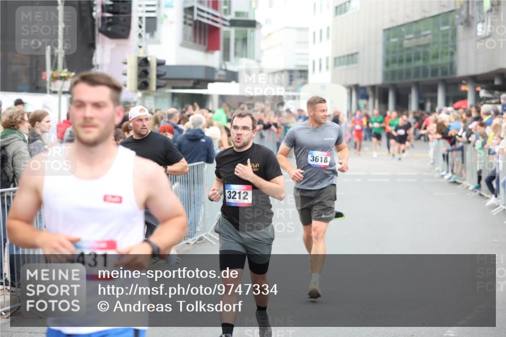 12.06.2026 - Holstenköstenlauf Andreas Tolksdorf http://msf.ph/oto/9747334 12.06.2026 19:55:35 Laufen 431, 3212, 3618 meine-sportfotos.de